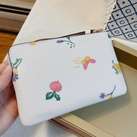 Coach Boxed Corner Zip Wristlet With Dreamy Veggie Print - Picture 3 of 9
